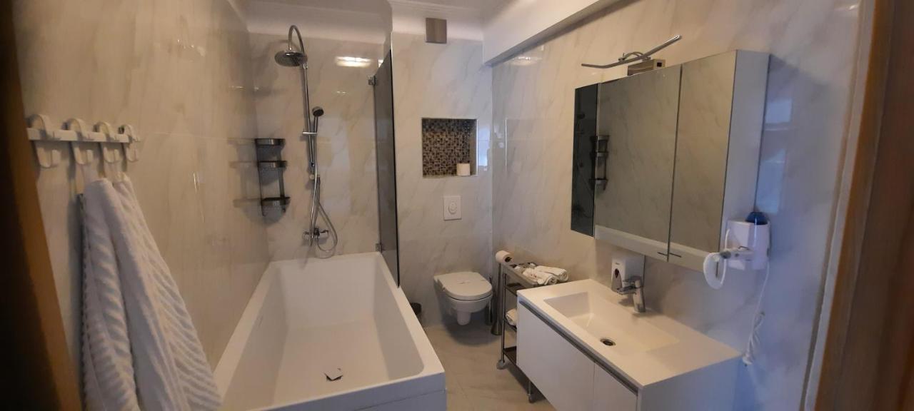 Apart Hotel Victor Mamaia Eksteriør billede
